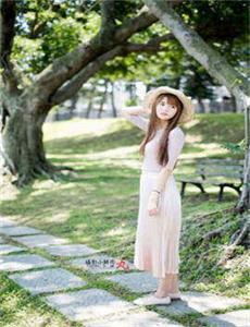 《又白又嫩毛又多15P-美女做爱图片》
