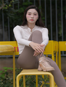 《杨贵妃2000年三级-男生女生在一起嗟嗟嗟原声》